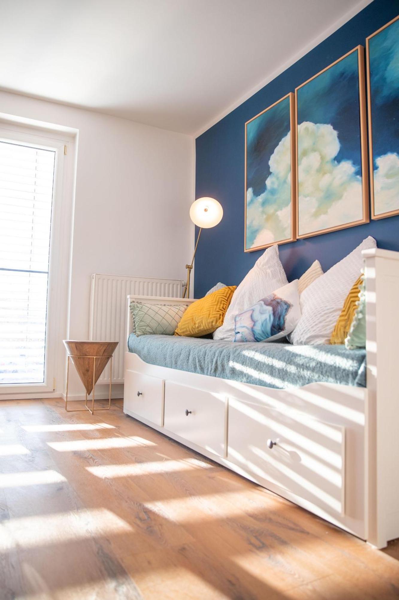 Blue In Center Apartment