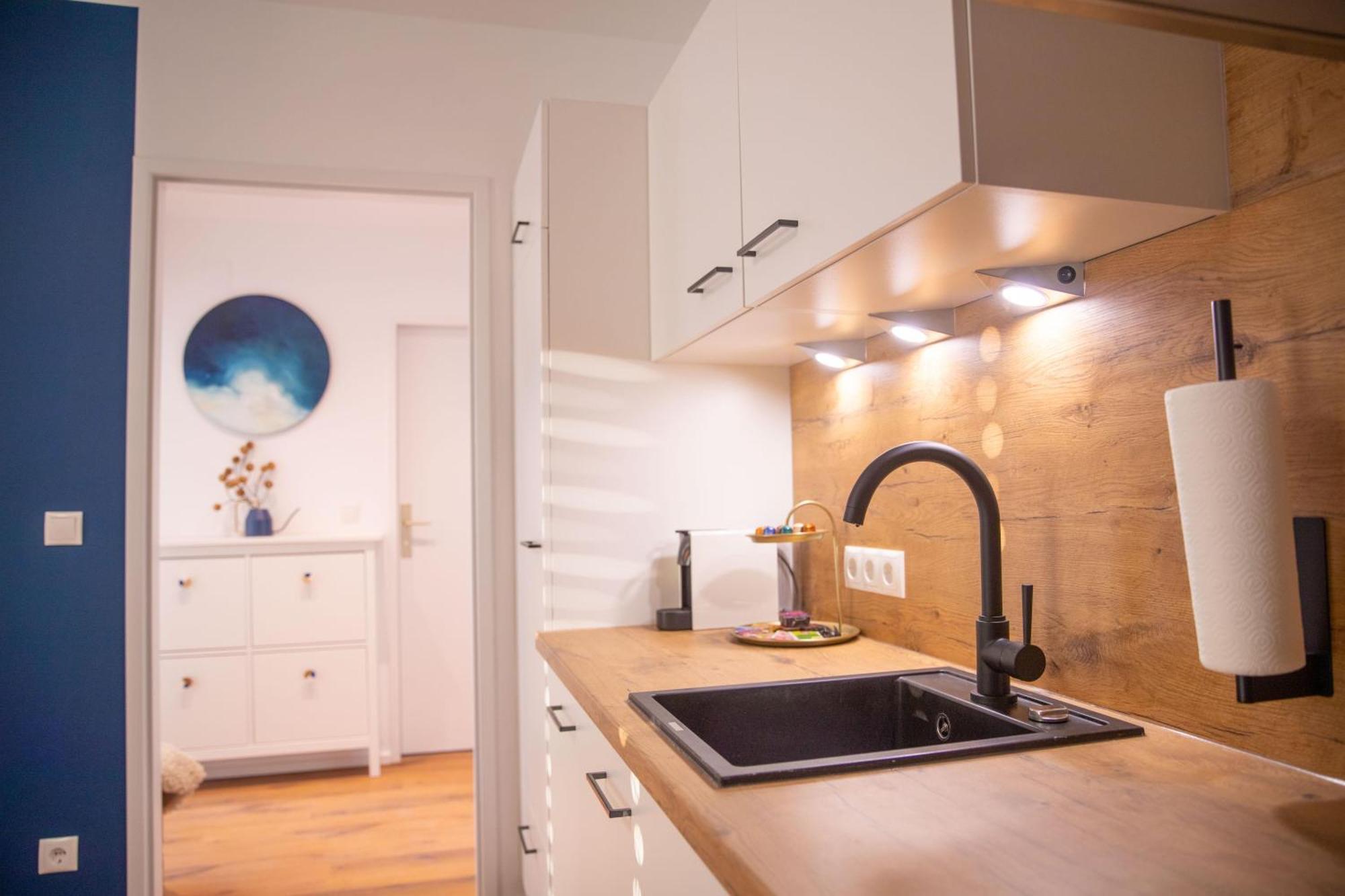 Blue In Center Apartment *