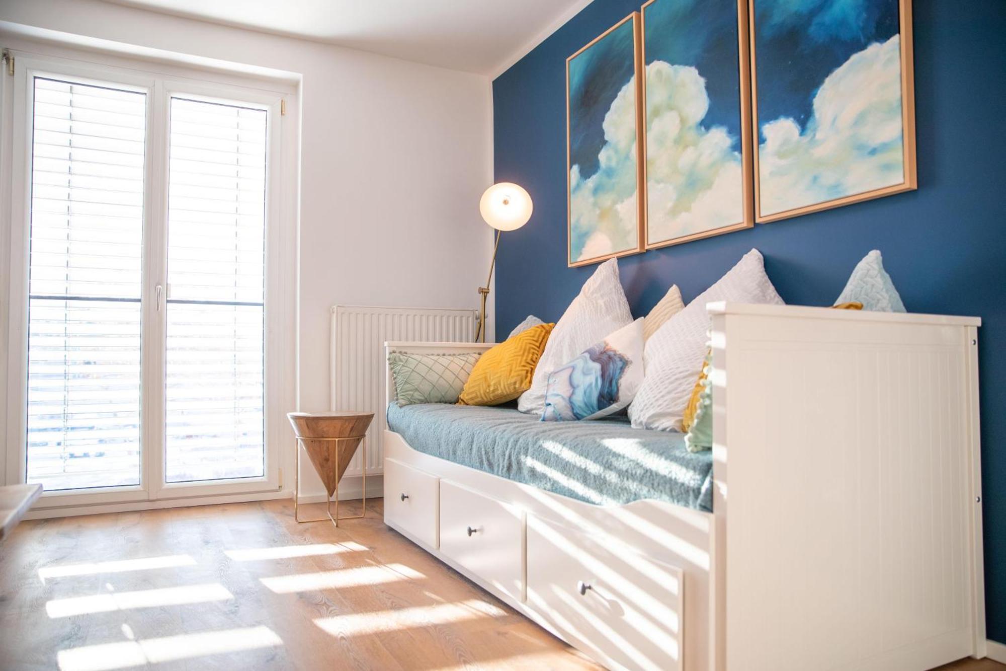 Blue In Center Apartment